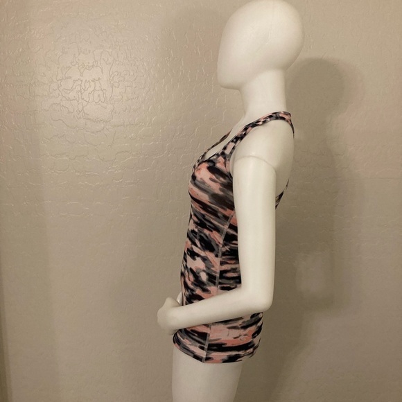 Lululemon Wamo Camo Pink Cool Racerback Tank Top Size 4 - Picture 9 of 10